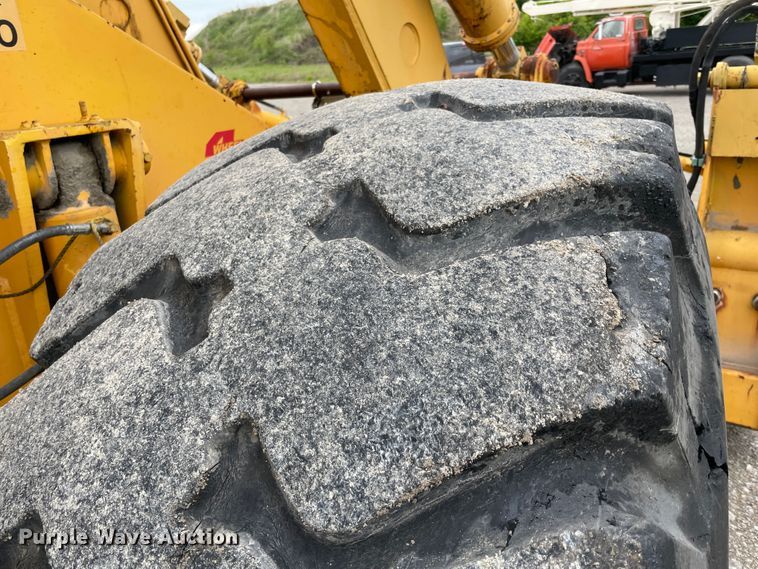 image for item IR9509 1998 Pettibone Cary-lift 304B  material handler