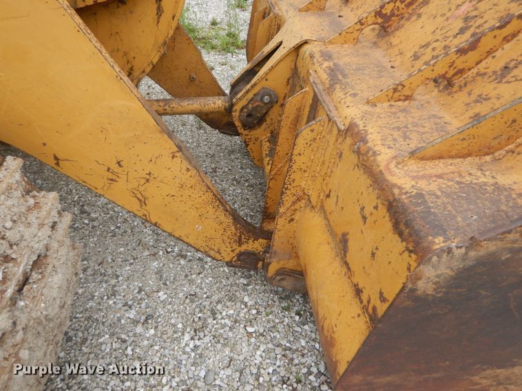 image for item IT9133 1987 Caterpillar 953  track loader