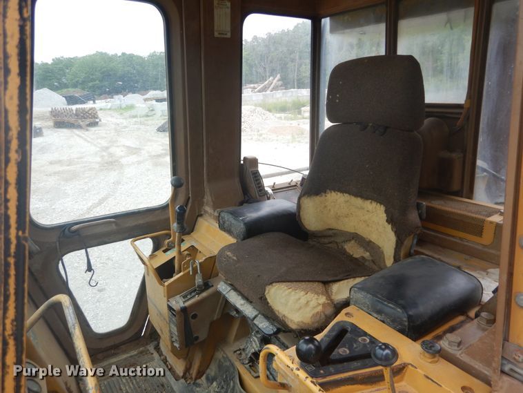 image for item IT9133 1987 Caterpillar 953  track loader