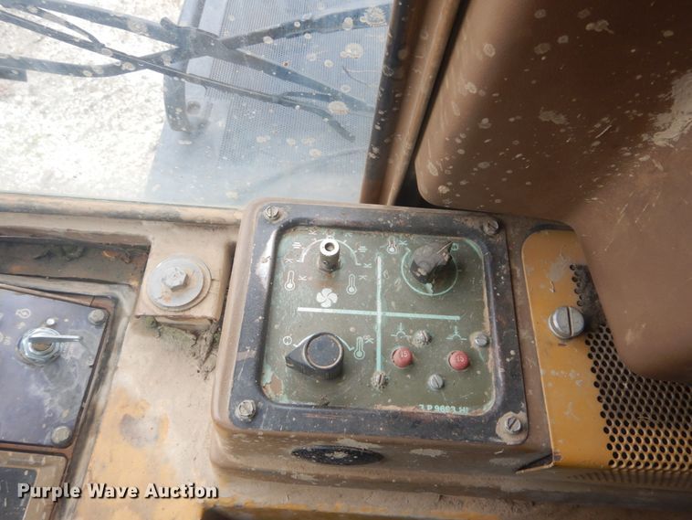 image for item IT9133 1987 Caterpillar 953  track loader