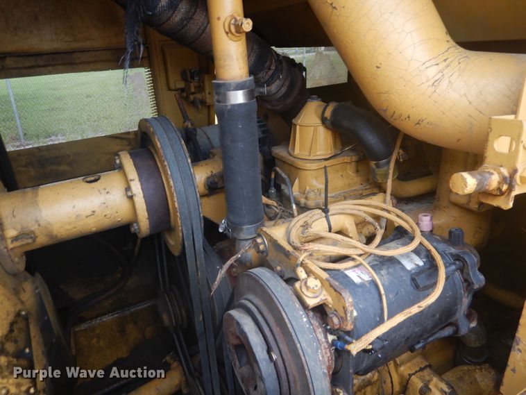 image for item IT9133 1987 Caterpillar 953  track loader