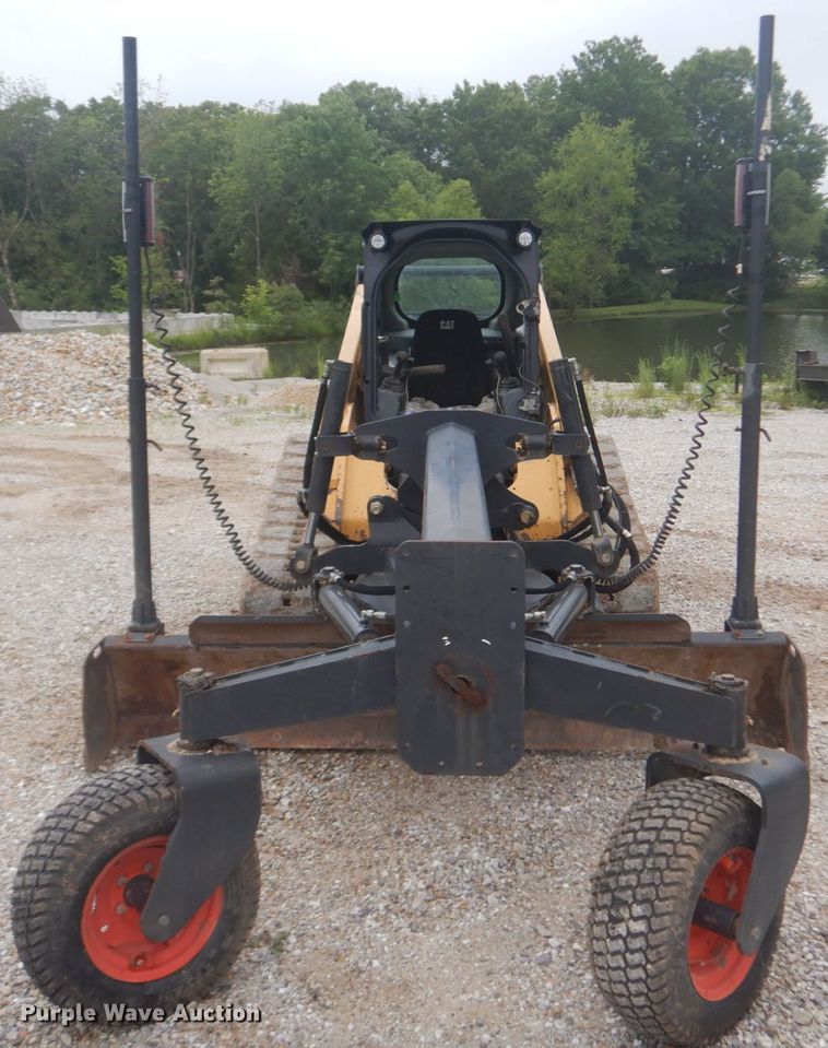 image for item IT9138 2015 Bobcat 96  skid steer grader