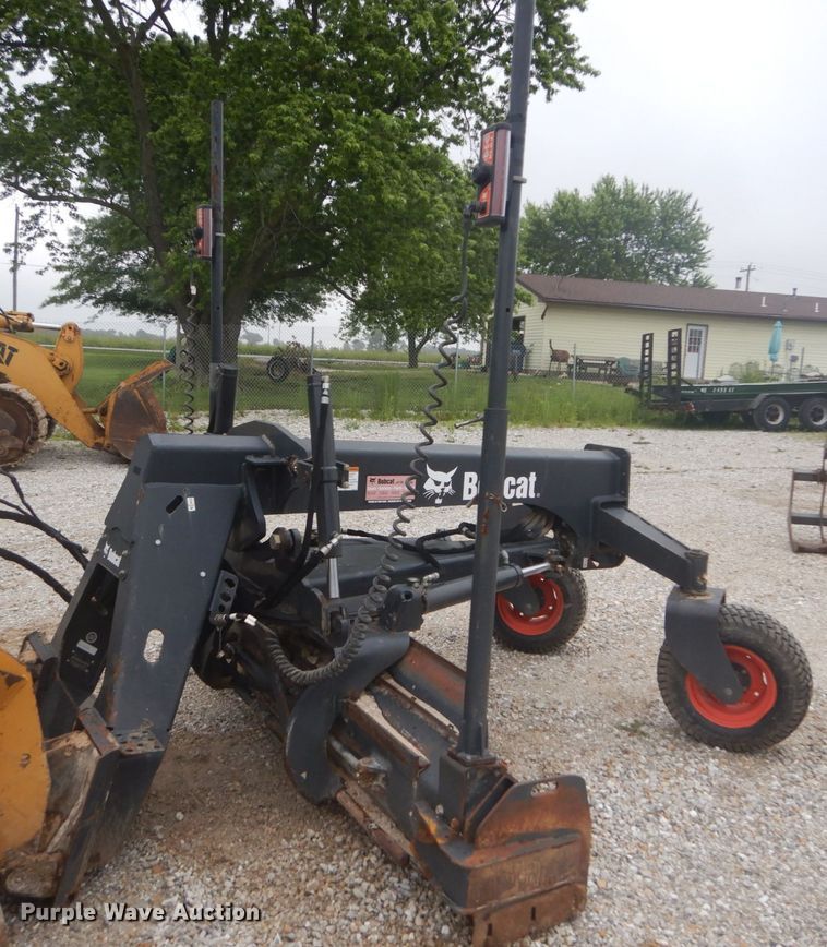 image for item IT9138 2015 Bobcat 96  skid steer grader