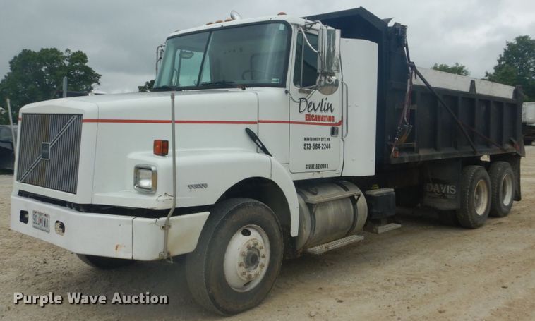 image for item IT9143 1997 Volvo WG  dump truck