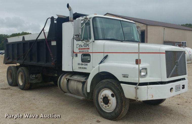 image for item IT9143 1997 Volvo WG  dump truck