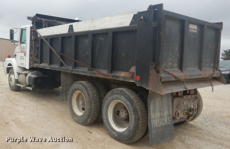 image for item IT9143 1997 Volvo WG  dump truck