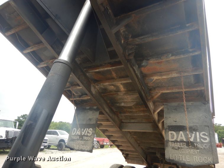 image for item IT9143 1997 Volvo WG  dump truck