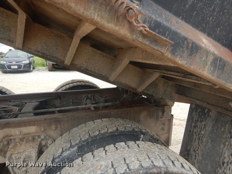 image for item IT9143 1997 Volvo WG  dump truck