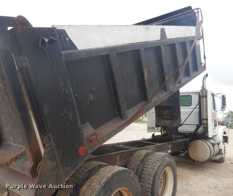 image for item IT9143 1997 Volvo WG  dump truck