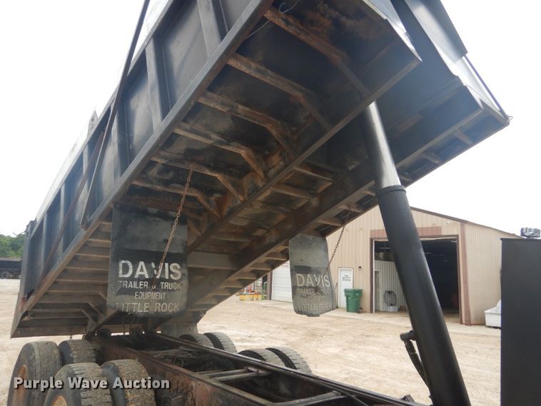 image for item IT9143 1997 Volvo WG  dump truck