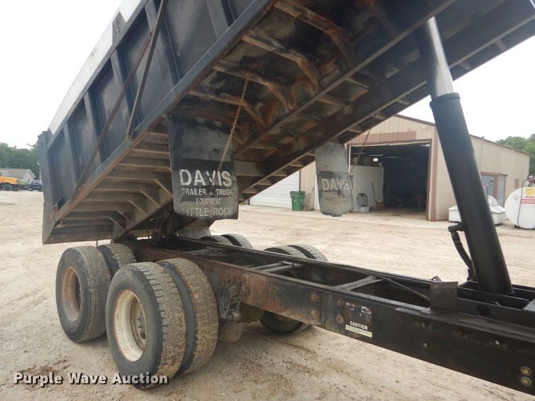 image for item IT9143 1997 Volvo WG  dump truck