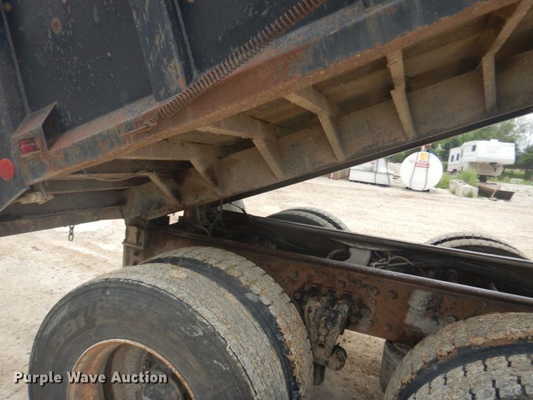 image for item IT9143 1997 Volvo WG  dump truck