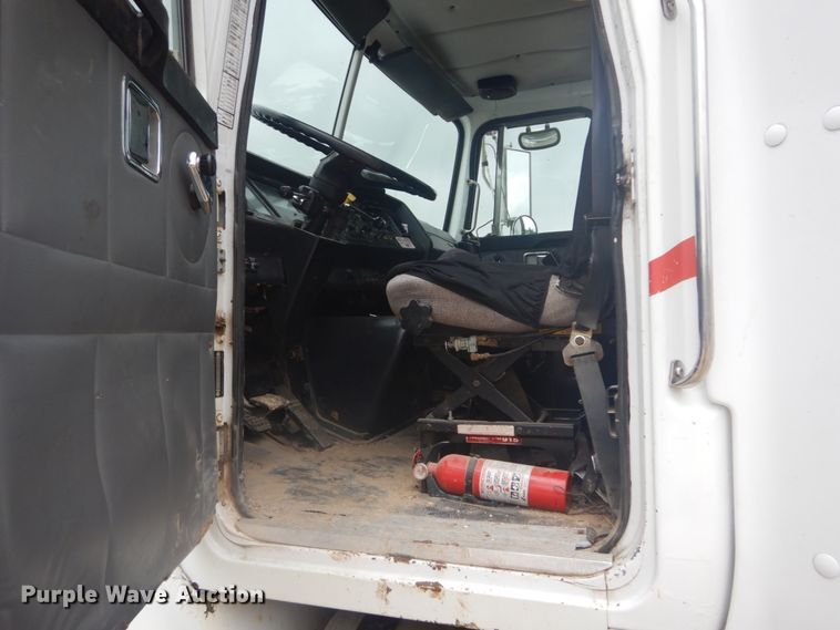 image for item IT9143 1997 Volvo WG  dump truck