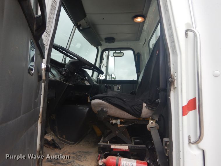 image for item IT9143 1997 Volvo WG  dump truck