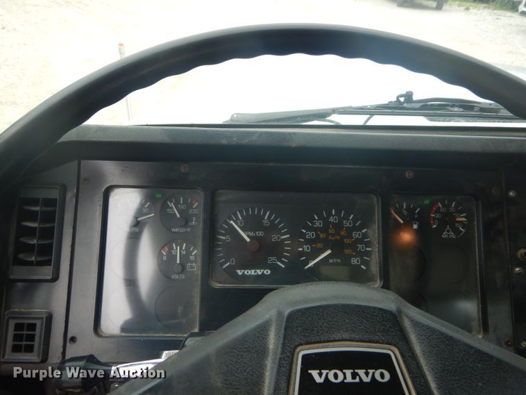 image for item IT9143 1997 Volvo WG  dump truck