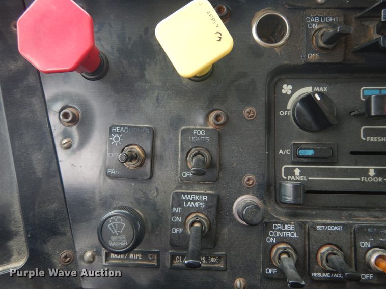 image for item IT9143 1997 Volvo WG  dump truck