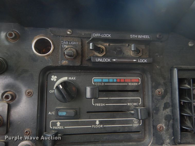 image for item IT9143 1997 Volvo WG  dump truck