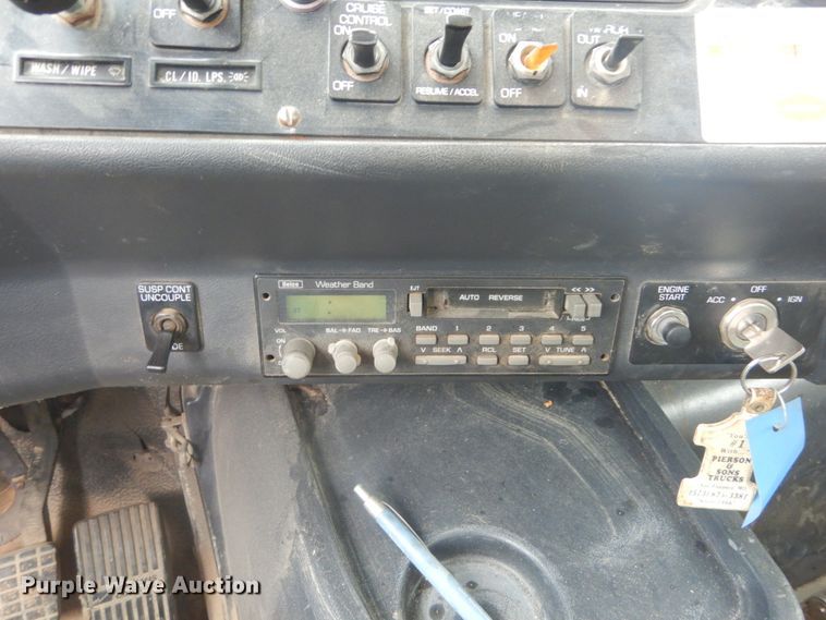 image for item IT9143 1997 Volvo WG  dump truck