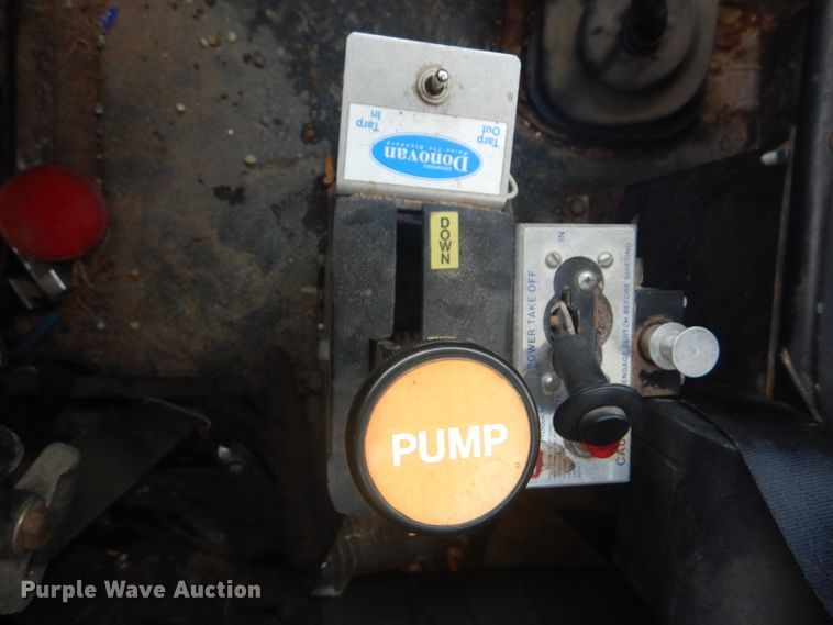 image for item IT9143 1997 Volvo WG  dump truck