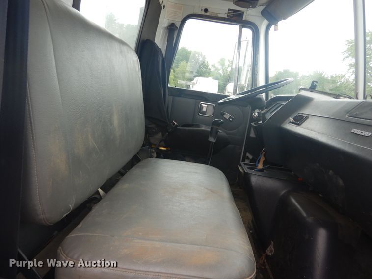 image for item IT9143 1997 Volvo WG  dump truck