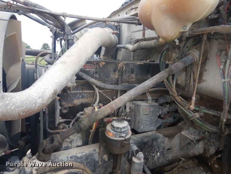 image for item IT9143 1997 Volvo WG  dump truck