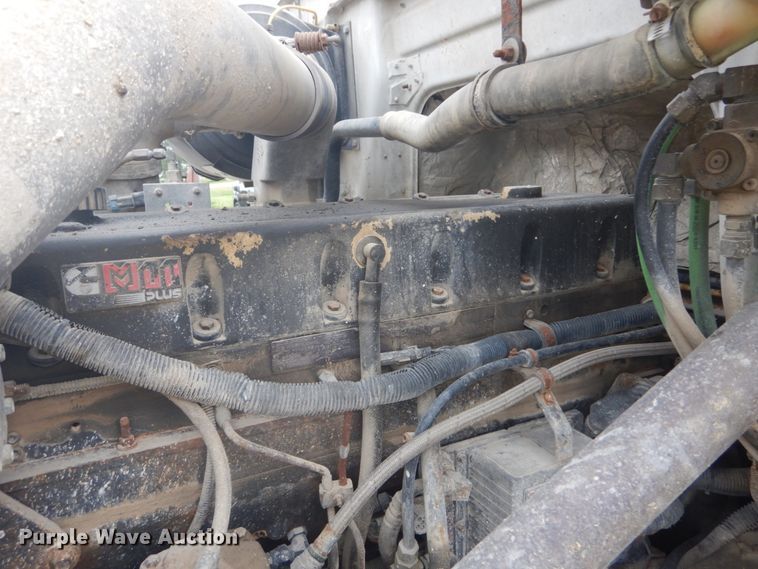 image for item IT9143 1997 Volvo WG  dump truck