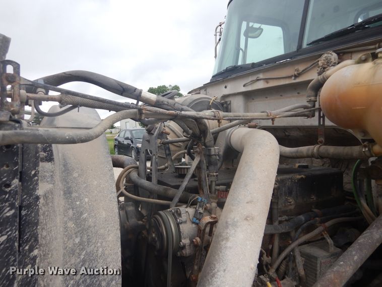 image for item IT9143 1997 Volvo WG  dump truck