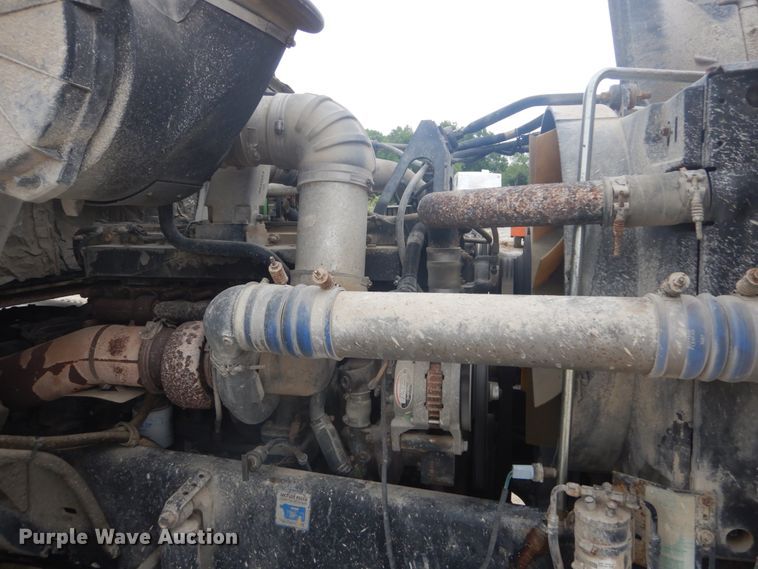 image for item IT9143 1997 Volvo WG  dump truck