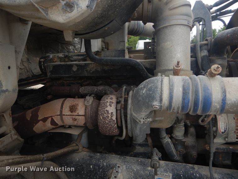 image for item IT9143 1997 Volvo WG  dump truck