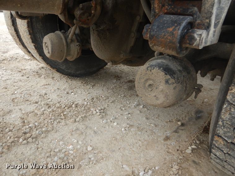 image for item IT9143 1997 Volvo WG  dump truck