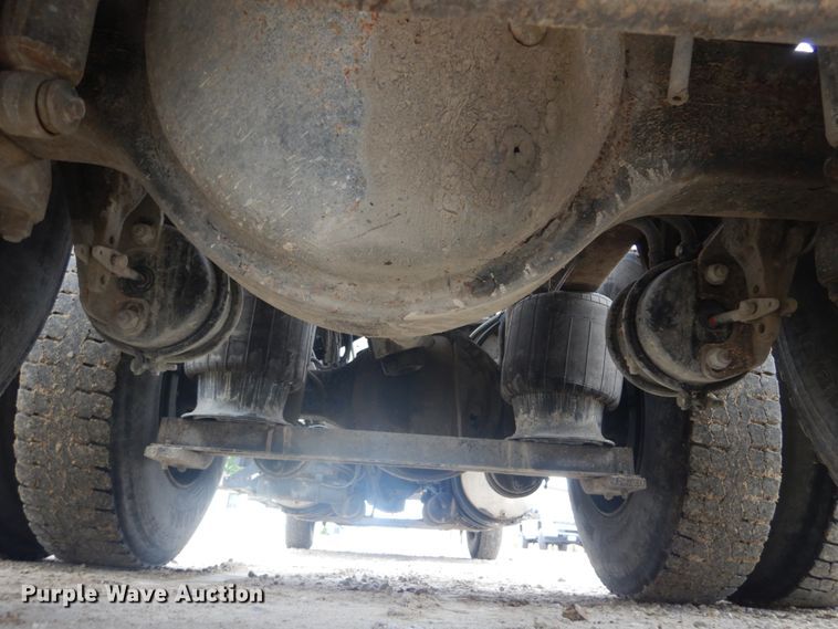 image for item IT9143 1997 Volvo WG  dump truck