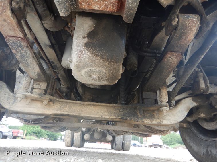 image for item IT9143 1997 Volvo WG  dump truck