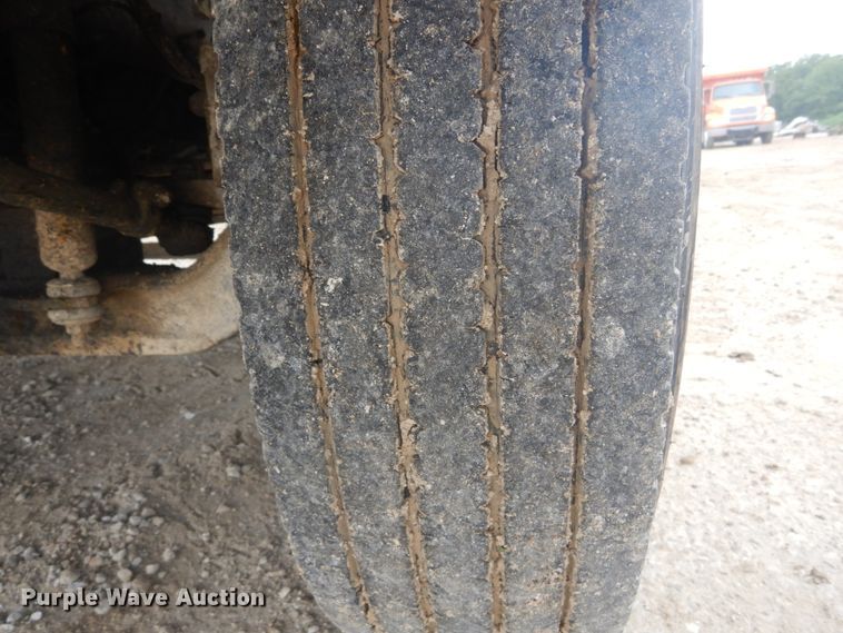 image for item IT9143 1997 Volvo WG  dump truck