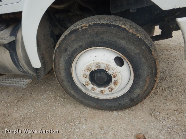 image for item IT9143 1997 Volvo WG  dump truck