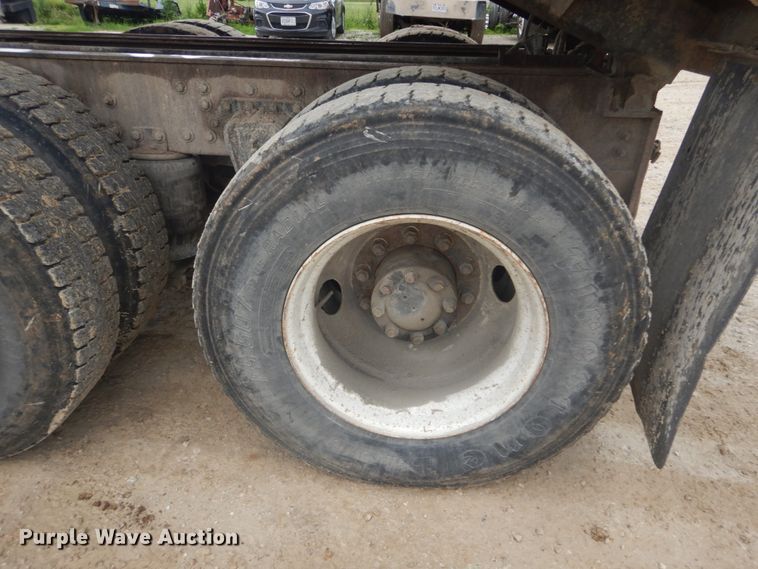 image for item IT9143 1997 Volvo WG  dump truck