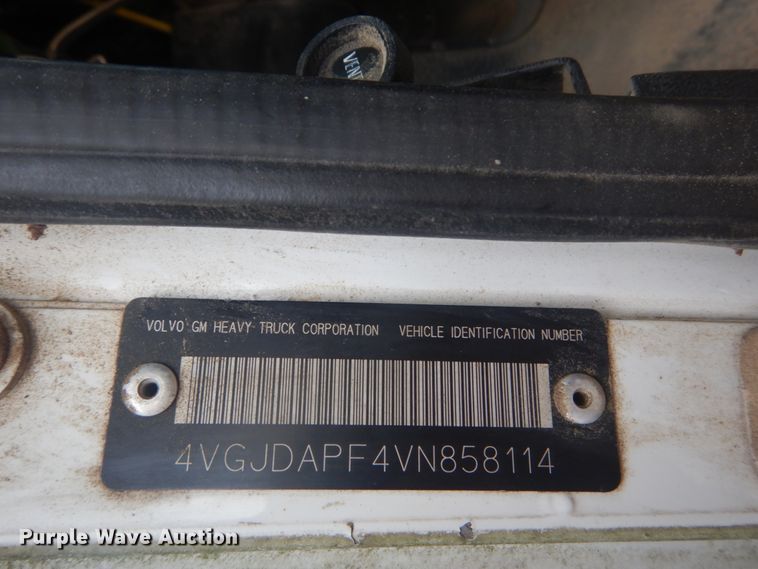 image for item IT9143 1997 Volvo WG  dump truck