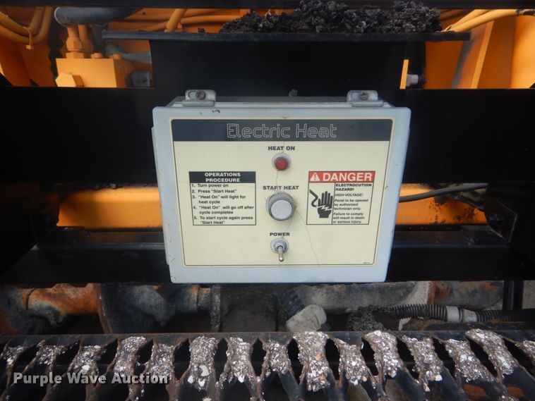 image for item IT9146 2007 LeeBoy 8816  paver