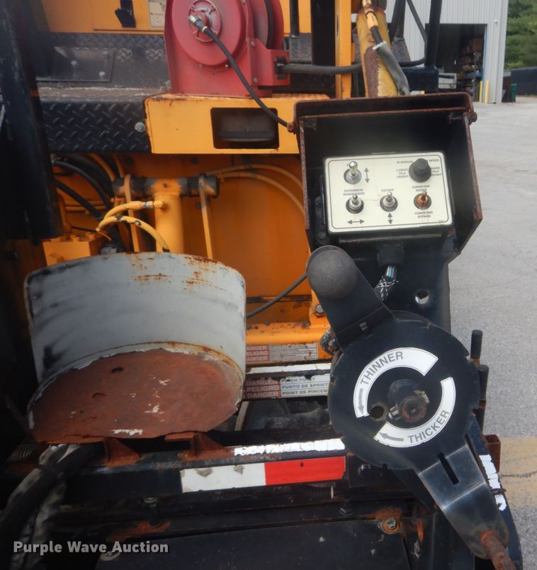 image for item IT9146 2007 LeeBoy 8816  paver