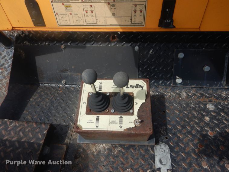 image for item IT9146 2007 LeeBoy 8816  paver