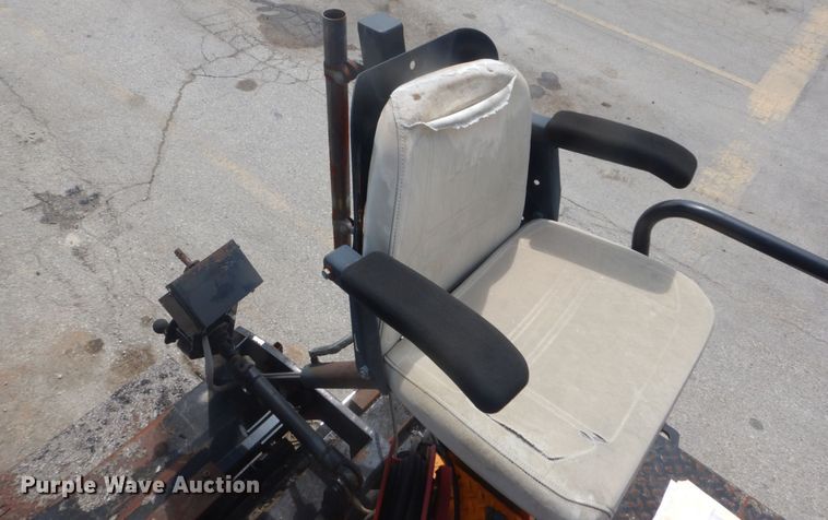 image for item IT9146 2007 LeeBoy 8816  paver