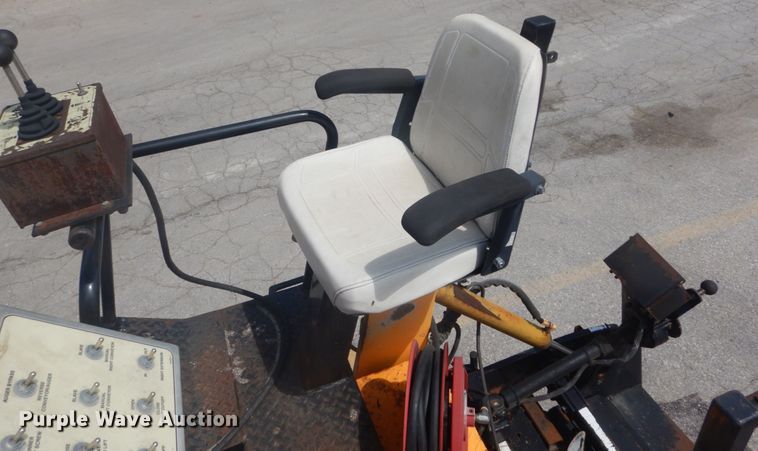 image for item IT9146 2007 LeeBoy 8816  paver