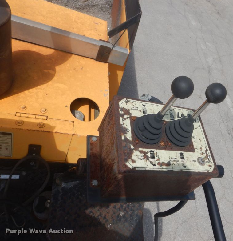 image for item IT9146 2007 LeeBoy 8816  paver