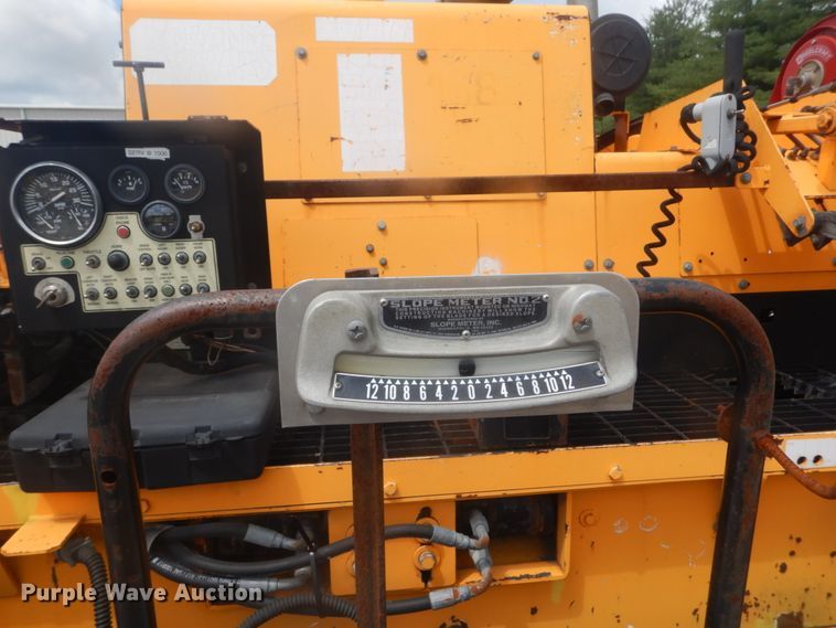 image for item IT9147 2012 LeeBoy 8500B  paver