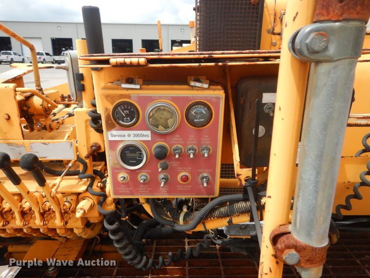 image for item IT9148 2002 LeeBoy 8000  paver