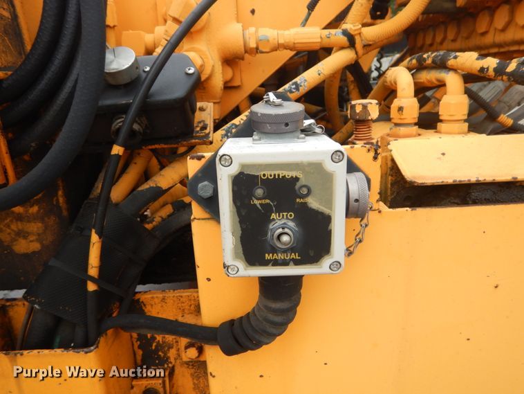 image for item IT9148 2002 LeeBoy 8000  paver