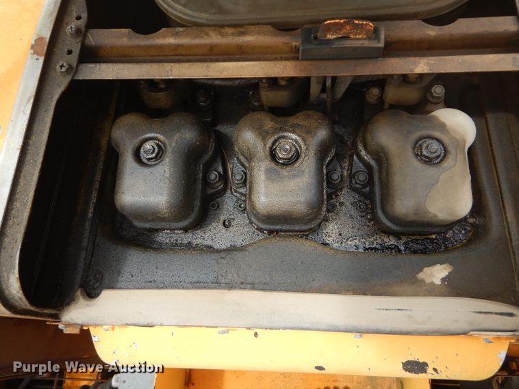 image for item IT9148 2002 LeeBoy 8000  paver