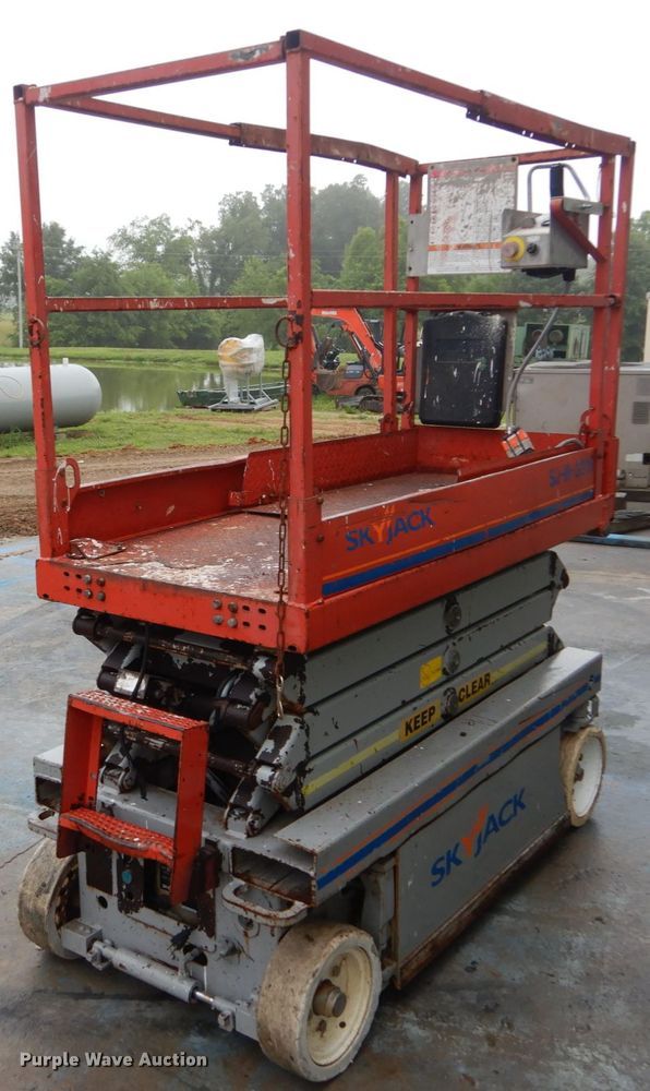 image for item IT9153 Skyjack SJIII 3219  scissor lift