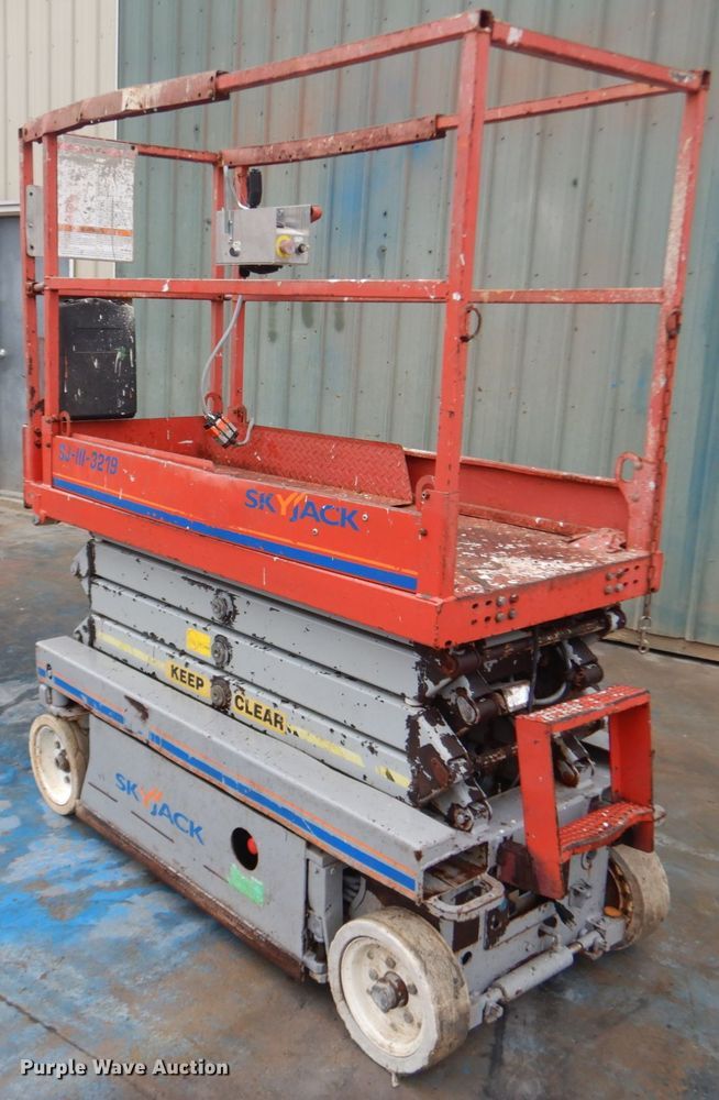 image for item IT9153 Skyjack SJIII 3219  scissor lift