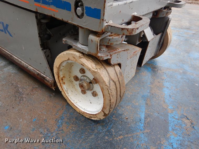 image for item IT9153 Skyjack SJIII 3219  scissor lift