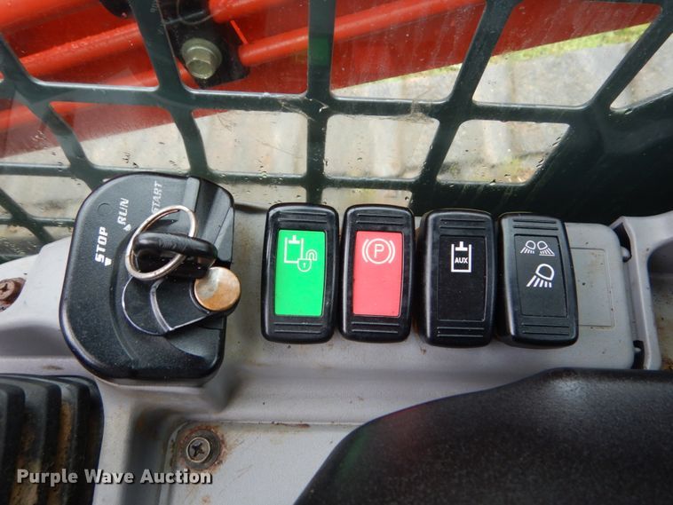 image for item IT9154 2011 Kubota SVL90  tracked skid steer loader